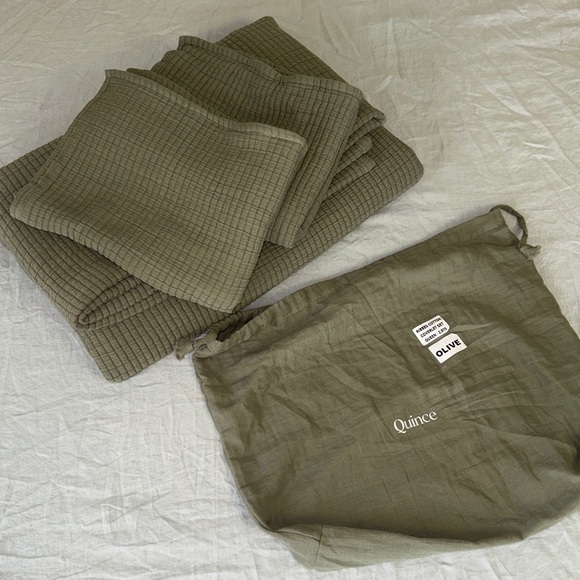 Quince Organic Ribbed Cotton Coverlet Set Olive Full/Queen - Picture 4 of 10